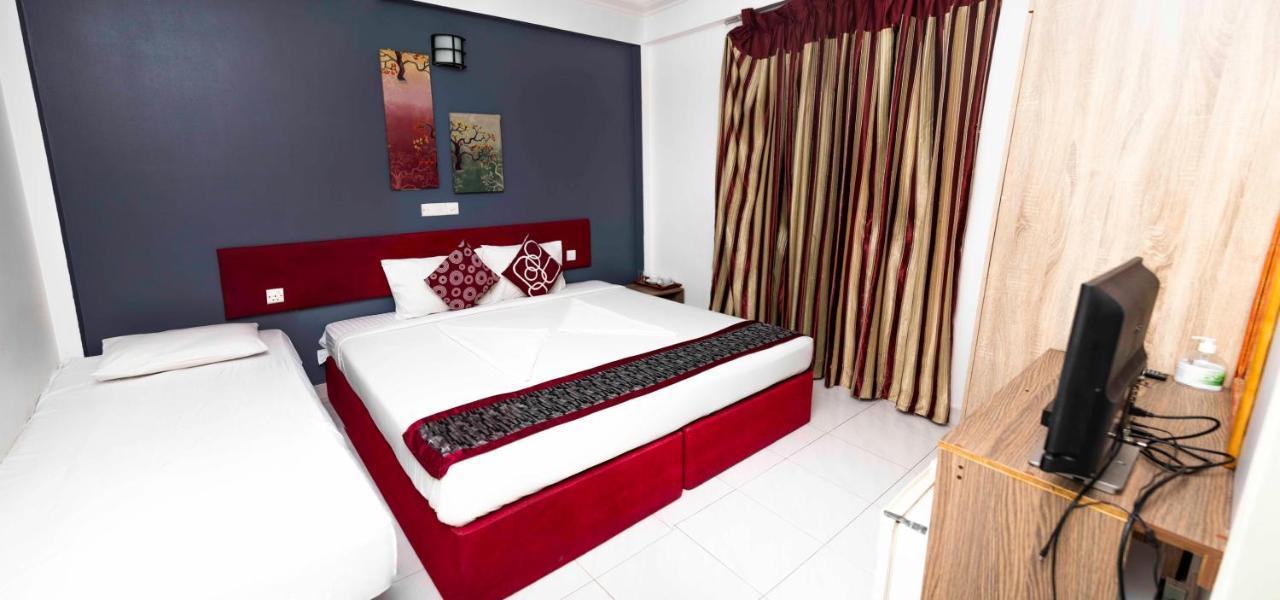 The G Ten Holiday Inn هولهومالي المظهر الخارجي الصورة
